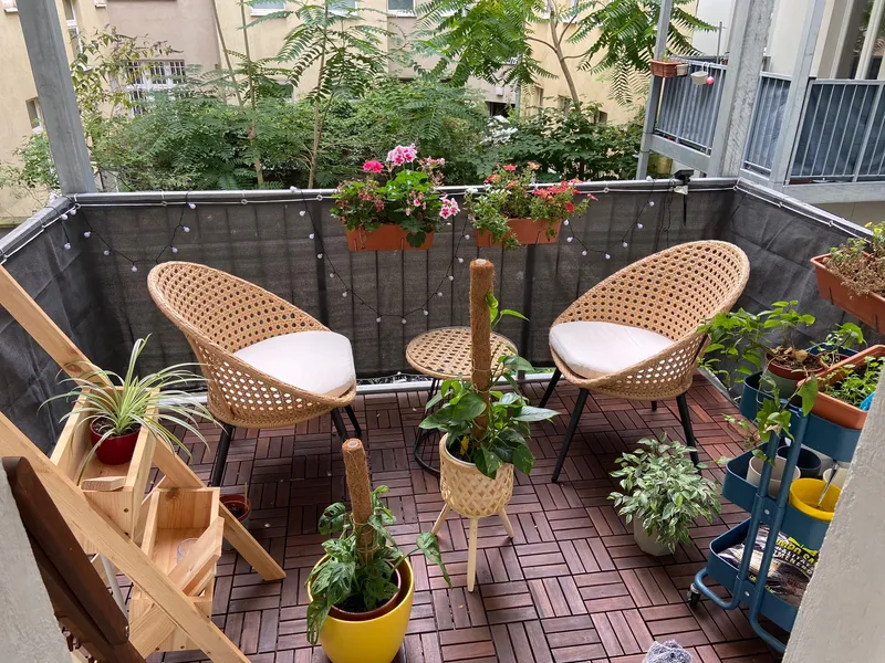 Helle, möblierte 2-Zimmer-Wohnung mit Balkon im Samariterkiez (Befristete Miete) — photo 1